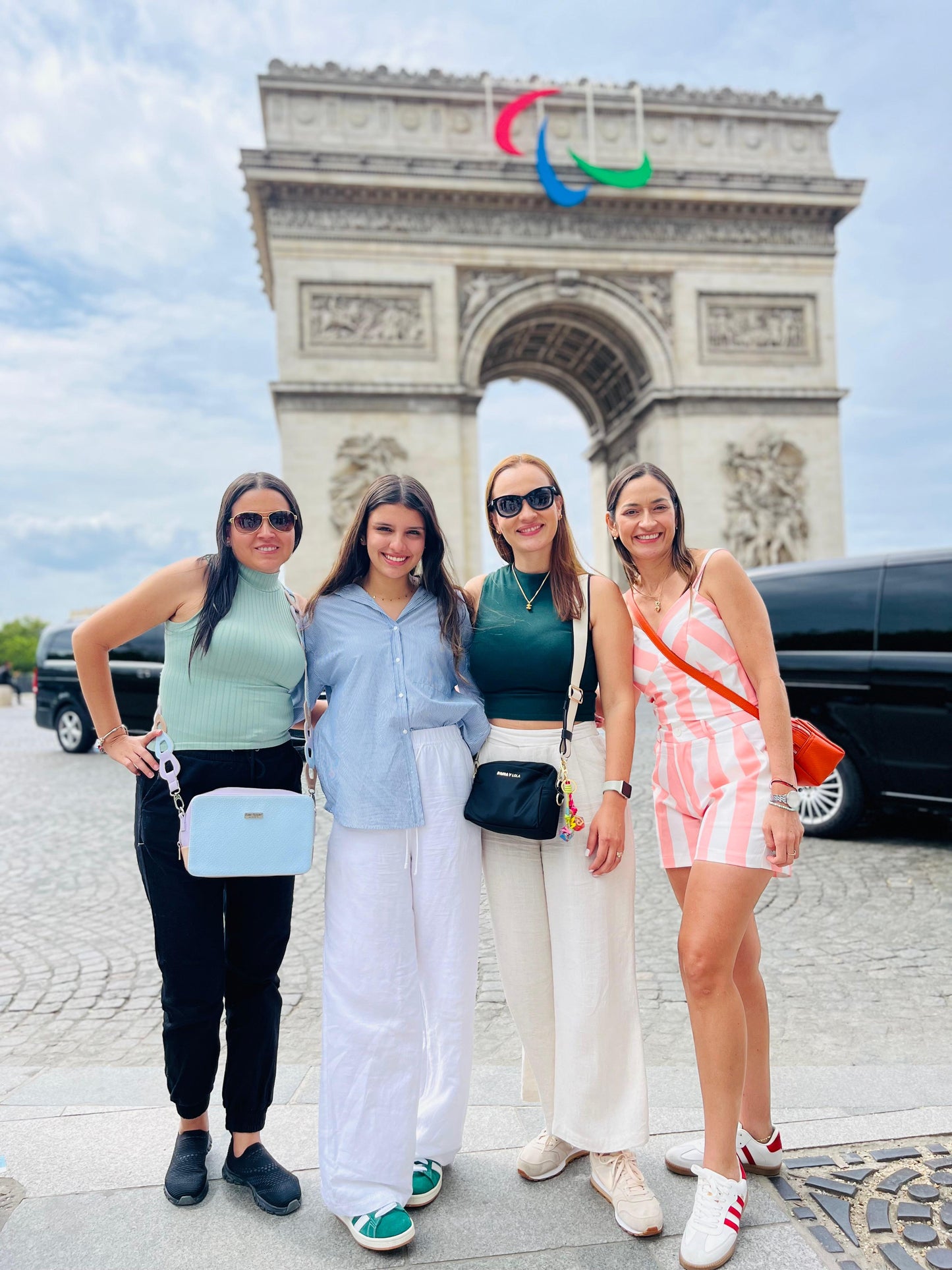 Descubre París en un Día: El Tour Más Completo en Vehículo Privado